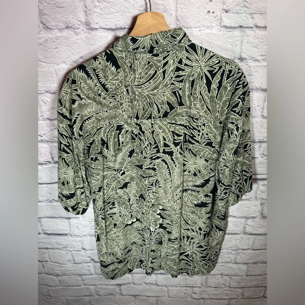 Men’s short sleeve shirt, size‎ large, 100% silk black & green tropical print